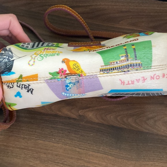 Dooney and bourke Disney land resort retro strap mini barrel - Picture 3 of 10